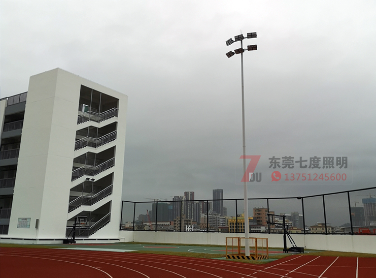 学校操场15米6x400W91香蕉APP污现场实例图片